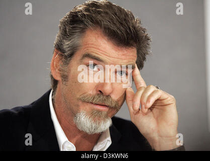 (Dpa) - irischer Schauspieler Pierce Brosnan ist auf dem 30. Filmfestival in Toronto, Kanada, 15. September 2005 abgebildet. Foto: Hubert Boesl Stockfoto