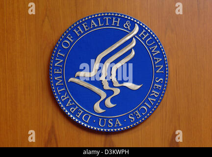 (Dpa) - das Bild zeigt das Emblem von der uns Department of Health And Human Services bei der amerikanischen Botschaft in Berlin, Deutschland, 6. September 2005. Foto: Tim Brakemeier Stockfoto