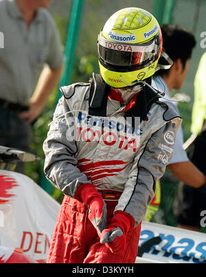 (Dpa) - das Bild zeigt deutsche Formel1-Fahrer Ralf Schumacher von Toyota nach der Formel 1 Grand Prix von Japan in der japanischen Formel1-Rennen verfolgen in Suzuka, Japan, Sonntag, 9. Oktober 2005. Räikkönen siegte vor Fisichella und Alonso. Foto: Gero Breloer Stockfoto