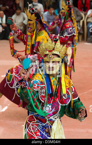 Maskierte Cham-Tänzer des Tak Tkok Tse Chu-Festivals am Tak Thok Gompa, (Ladakh) Jammu & Kaschmir, Indien Stockfoto