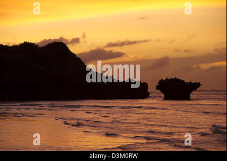 Koralle Outrcrop bei Sonnenaufgang, Turtle Bay, Watamu, Kenia Stockfoto