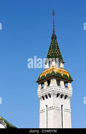 Tirgu Mures Turm gegen blauen Himmel Stockfoto