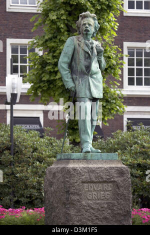 (Dpa) - ein Denkmal des berühmten norwegischen Komponisten Edvard Grieg (1843-1907) in Bergen, Norwegen, 28. Juli 2005 abgebildet. Foto: Hinrich Baesemann Stockfoto