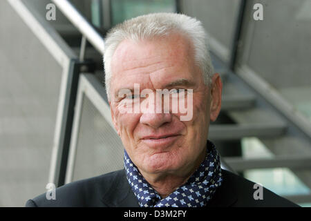 (Dpa) - lächelt Autor Burkhard trockensten (66) die Frankfurt Book Fair 2005 in Frankfurt Main, Deutschland, 21. Oktober 2005. Foto: Uwe Zucchi Stockfoto