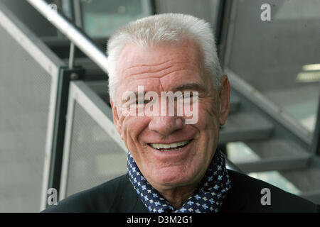 (Dpa) - lächelt Autor Burkhard trockensten (66) die Frankfurt Book Fair 2005 in Frankfurt Main, Deutschland, 21. Oktober 2005. Foto: Uwe Zucchi Stockfoto