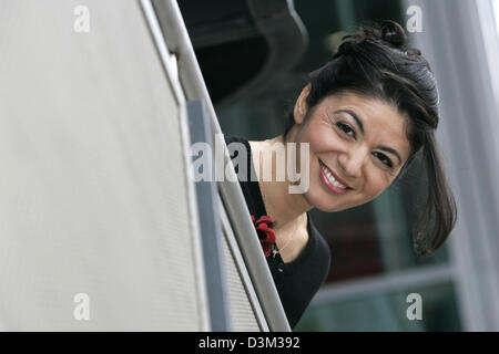 (Dpa) - türkische Autorin Hatice Akyuen geboren im Bild auf der Frankfurter Buchmesse in Frankfurt am Main, 22. Oktober 2005. Foto: Frank Mai Stockfoto