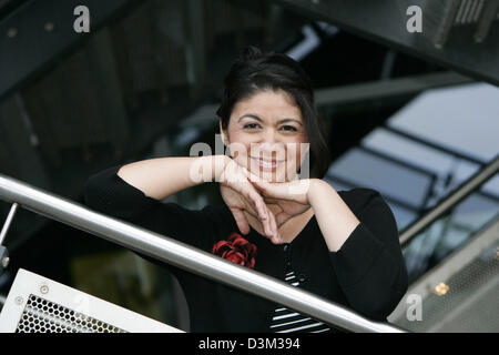 (Dpa) - türkische Autorin Hatice Akyuen geboren im Bild auf der Frankfurter Buchmesse in Frankfurt am Main, 22. Oktober 2005. Foto: Frank Mai Stockfoto