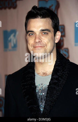 (Dpa) - britische Sänger Robbie Williams bei den MTV Europe Music Awards Iin Lissabon, Portugal, 3. November 2005 abgebildet. Foto: Hubert Boesl Stockfoto