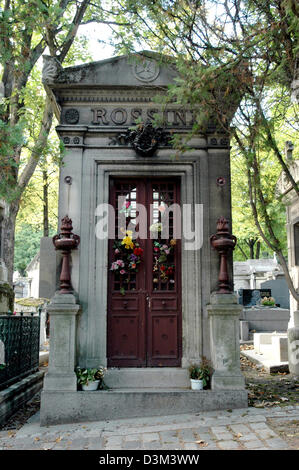 (Dpa) - das Bild zeigt das Grab des italienischen Komponisten Gioacchino Antonio Rossini (geboren 29. Februar 1792 in Pesaro; starb 13. November 1868 in Passy, Frankreich) auf dem Friedhof Père Lachaise in Paris, Frankreich, 9. Oktober 2005. Foto: Helmut Heuse Stockfoto