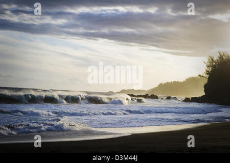 schwarzer Sand Cove bei Sonnenuntergang, östlich von Palm Hotel, Petit Ile, südlichen Insel La Réunion, Französisch, Indischer Ozean Stockfoto