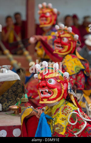 Maskierte Cham-Tänzer des Tak Tkok Tse Chu-Festivals am Tak Thok Gompa, (Ladakh) Jammu & Kaschmir, Indien Stockfoto