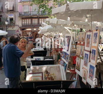 (Dpa-Dateien) - das Bild zeigt den Kunstmarkt findet jeden Sonntag um die Placa de Sant Josep Oriol in Barcelona, Spanien, 16. Juni 2002. Foto: Thosten Lang Stockfoto