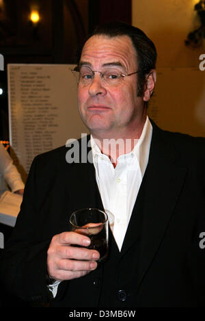 (Dpa) - Schauspieler Dan Aykroyd vor ein Abendessen im Rahmen des Fairmont Chateau Lake Louise Sports Invitational in Alberta, Kanada, 14. Januar 2006. Foto: Hubert Boesl + Stockfoto