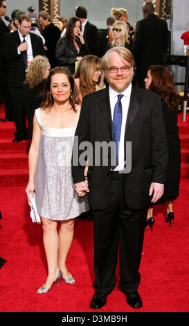 (Dpa) - US-Schauspieler Philip Seymour Hoffman nach dem 63. Annual Golden Globe Awards im Beverly Hilton Hotel in Los Angeles, USA, 16. Januar 2006 kommt. Foto: Hubert Boesl Stockfoto