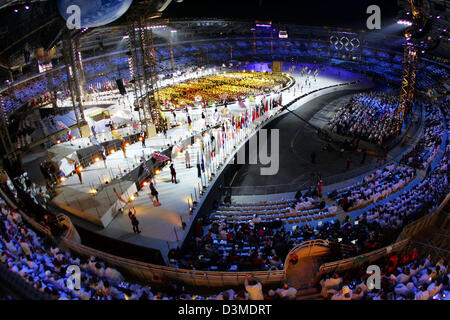 Das Stadio Olimpico von bunten Lichtern beleuchtet, während der Eröffnungsfeier der XX. Olympischen Winterspiele in Turin, Italien, Freitag, 10. Februar 2006. Die XX. Olympischen Winterspiele statt finden in Italien vom 10 Februar bis 26. Februar 2006. Foto: Frank Mai Stockfoto