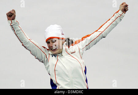Niederländische Eisschnellläuferin Jubel Ireen Wuest nach ihrem Sieg im Wettbewerb der Frauen 3000m der XX Olympischen in Turin, Italien, Sonntag, 12. Februar 2006. Wuest siegte vor ihre Teamkollegin Renate Groenewold und kanadischen Cindy Klassen. Foto: Frank Mai Stockfoto