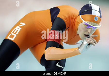 Niederländische Eisschnellläuferin Ireen Wuest Schlittschuhe während der Frauen 3000m-Wettbewerb der XX Olympischen in Turin, Italien, Sonntag, 12. Februar 2006. Wuest siegte vor ihre Teamkollegin Renate Groenewold und kanadischen Cindy Klassen. Foto: Frank Mai Stockfoto