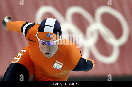 Niederländische Eisschnellläuferin Renate Groenewold Schlittschuhe während der Frauen 3000m-Wettbewerb der XX Olympischen in Turin, Italien, Sonntag, 12. Februar 2006. Niederländische Eisschnellläuferin Ireen Wuest siegte vor ihre Teamkollegin Renate Groenewold und kanadischen Cindy Klassen. Foto: Frank Mai Stockfoto