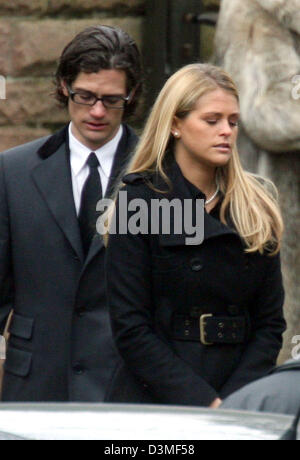 Prinzessin Madeleine von Schweden und ihr Bruder Prinz Carl Philip verlassen den Friedhof nach der Beerdigung von Königin Silvias älterer Bruder Joerg Sommerlath in Heidelberg, Deutschland, Freitag, 24. Februar 2006. Sommerlath starb an Krebs im Alter von 64 Jahren in einem Krankenhaus in Aachen. Foto: Uli Deck Stockfoto