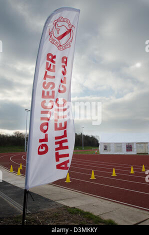 Gloucester, Großbritannien. 21. Februar 2013.  Die Princess Royal öffnet die neue Leichtathletik-Laufbahn im Gloucester Leichtathletik Club. Die Strecke wurde neu gebaute folgende Finanzierung durch eine Reihe von Möglichkeiten. Bildnachweis: FishPhotography.net / Alamy Live News Stockfoto