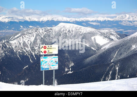 Freeridegebiet auf Chopok im Skigebiet Jasna mit Karte und Beschilderung, Niedere Tatra, Slowakei Stockfoto