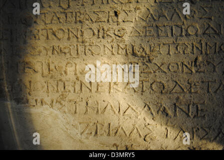 Grabmal Grabstein mit griechischer Inschrift. Detail. Kertsch historische und archäologische Museum. Stockfoto