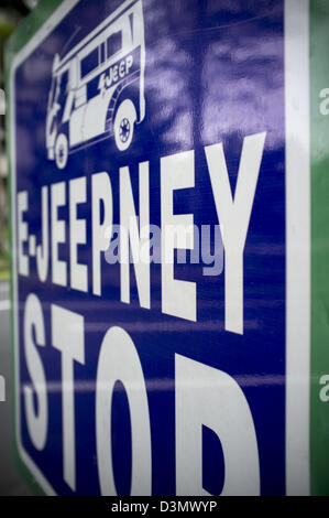 E-Jeepney-Stop-Schild Stockfoto