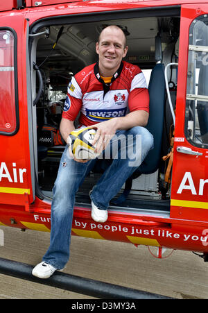 West Midlands, UK. 21. Februar 2013. Bild zeigt: Mike Tindall MBE in die Midlands Air Ambulance HQ. Stockfoto