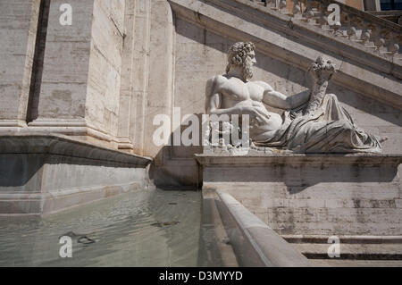 Italien, Latium, Rom, Piazza del Campidoglio, Capitolium Square, Marmorstatue des Flusses Tiber Stockfoto