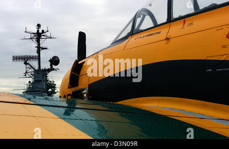 T-28 Trojan militärische Trainer Flugzeug Propeller an Bord der USS Hornet Museum Stockfoto