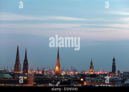Hamburg, Deutschland, City Fakten in der Abenddämmerung Stockfoto