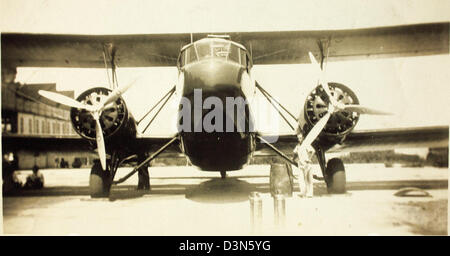 Die Byrd Antarctic Expedition 1932 war ein bedeutender Meilenstein in der Luftfahrtgeschichte. Das Team unter der Leitung von Admiral Richard Byrd nutzte Flugzeuge, um Pionierflüge über die Antarktis durchzuführen, darunter auch die Basis Little America. Stockfoto