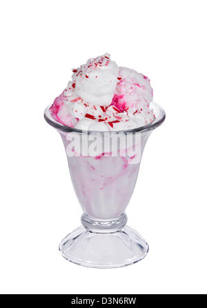 Pfefferminz-Eis in Glasschale isoliert auf weiß Stockfoto
