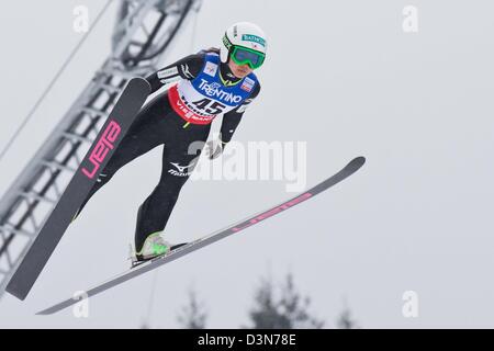 Sara Takanashi (JPN), 21. Februar 2013 - Skispringen: FIS Nordischen Ski Weltmeisterschaften 2013 Frauen offizielles Training in Predazzo Skisprung Stadion, Val di Fiemme, Italien. (Foto von Enrico Calderoni/AFLO SPORT) Stockfoto