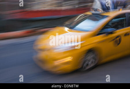 Ein neues Hybrid-Modell Medaillon gelben Taxi in New York City Stockfoto