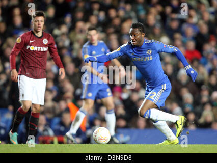 21.02.2013. London, England. John Obi Mikel von Chelsea in der UEFA Europa League, Runde der letzten 32, 2. Bein Spiel zwischen Chelsea und Sparta Prag aus Stamford Bridge Stadium Stockfoto