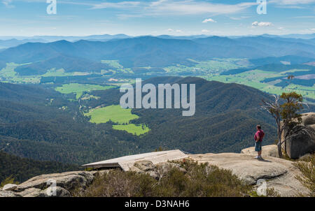 Mit Blick auf die Öfen Tal von Mount Buffalo Nation Park. Stockfoto