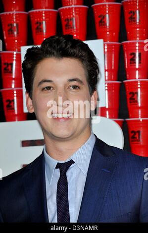 Miles Teller im Ankunftsbereich für 21 und über Premiere, Regency Village Westwood Theatre, Los Angeles, CA 21. Februar 2013. Foto von: Elizabeth Goodenough/Everett Collection Stockfoto