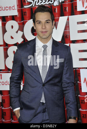 Los Angeles, Kalifornien, USA 21. Februar 2013. Skylar Astin, die Teilnahme an der Los Angeles Premiere von '' 21 und über '' im Westwood Village Theatre in Westwood, Kalifornien am 21. Februar 2013 statt. Kredit Bild: Kredit-: D. Long/Globe Photos/ZUMAPRESS.com/Alamy Live-Nachrichten Stockfoto