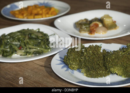 Vielzahl von italienischen Grüns: Brokkoli, Kürbis, Zucchini, Chicorée Stockfoto