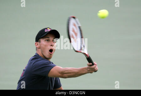 Österreichischer Formel-1-Pilot Christian Klien Red Bull F1 Team spielt Tennis bei einem Charity-Turnier der F1-Piloten und Tennisspieler vor dem Formel 1 Grand Prix von Australien in Melbourne, Australien, Mittwoch, 29. März 2006. Der Grand Prix findet am Sonntag, 02 April statt. Foto: Rainer Jensen Stockfoto