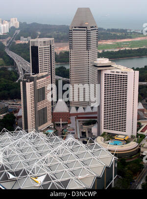 Das Bild zeigt die Skyline von Singapur neuer Stadtteil Suntec City, Singapur, 6. März 2006. Foto: Hanns-Peter Lochmann Stockfoto