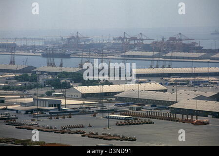 Einen Überblick über den Hafen von Jeddah, eines der größten und wichtigsten Häfen am Roten Meer. Stockfoto