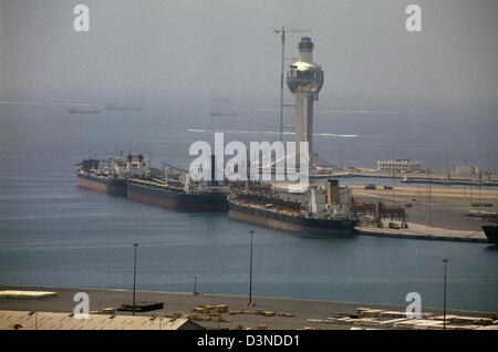 Einen Überblick über den Hafen von Jeddah, eines der größten und wichtigsten Häfen am Roten Meer. Stockfoto