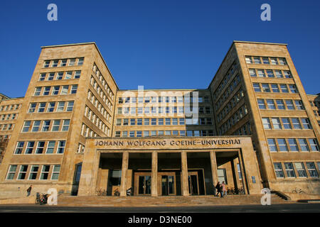 Das Bild zeigt der Johann-Wolfgang-Goethe-Universität in Frankfurt Main, Deutschland, 24. Januar 2006. Architekt Hans Poelzig errichtet das Gebäude von 1928 bis 1931 als Verwaltungszentrum für die ehemaligen Spezialchemie-Konzern "IG Farben". Nach dem Krieg bis 1995 wurde das Gebäude durch das amerikanische Militär genutzt. Foto: Arne Dedert Stockfoto