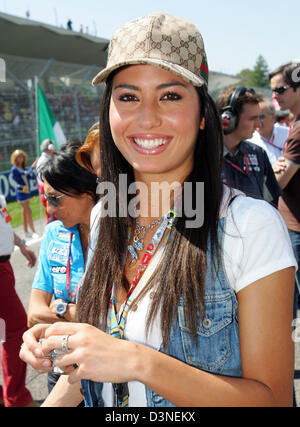 Elisabetta Gregoraci, italienischem Vorbild und Begleiter des Renault F1 Teams wichtigsten italienischen Flavio Briatore, posiert vor dem Grand Prix von San Marino beim Rennen in Imola, Italien, Sonntag, 23. April 2006. Foto: Gero Breloer Stockfoto