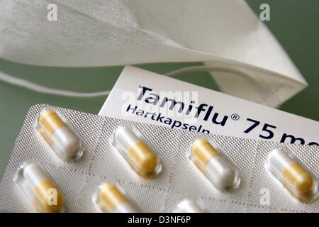 Das Bild zeigt ein Paket von Vogel-Grippe-Medikament "Tamiflu" von Roche in Frankfurt am Main, 22. Februar 2006. Foto: Heiko Wolfraum Stockfoto