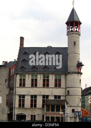 (Datei) - das Bild zeigt den Turm der ehemaligen Gerber Zunfthaus datiert 1450 bis 1483 in Gent, Belgien, 18. Mai 2005. Foto: Jürgen Darmstaedter Stockfoto