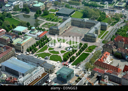 Blick auf den Schlossplatz-Platz an der Palast Stuttgart, Deutschland, 5. Mai 2006. Foto: Harry Melchert Stockfoto