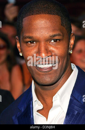 US-amerikanischer Schauspieler Jamie Foxx posiert auf dem roten Teppich bei der Premiere von "Dreamgirls" im Hotel Martinez in Cannes, Frankreich, Freitag, 19. Mai 2006. Der Anlass ist die 59. Filmfestspiele von Cannes. Foto: Hubert Boesl. Stockfoto